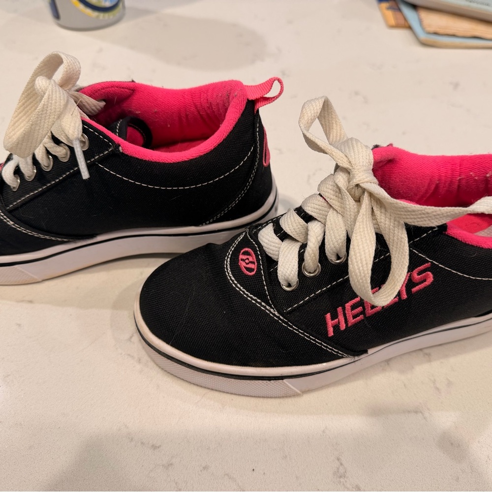 Heelys Kids Black and Hot Pink Low-Top Skate Sneakers
